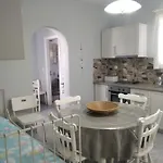 Myconian أنو ميرا