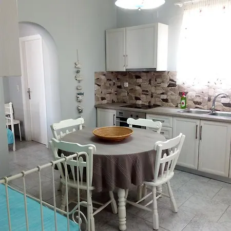 Myconian أنو ميرا